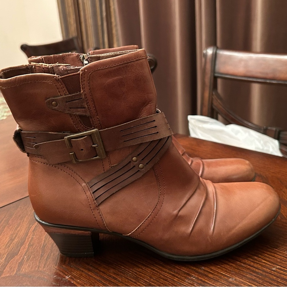 Earth Odyssey Women’s Heeled Ankle Boots Almond Leather With Buckle Size 9.5